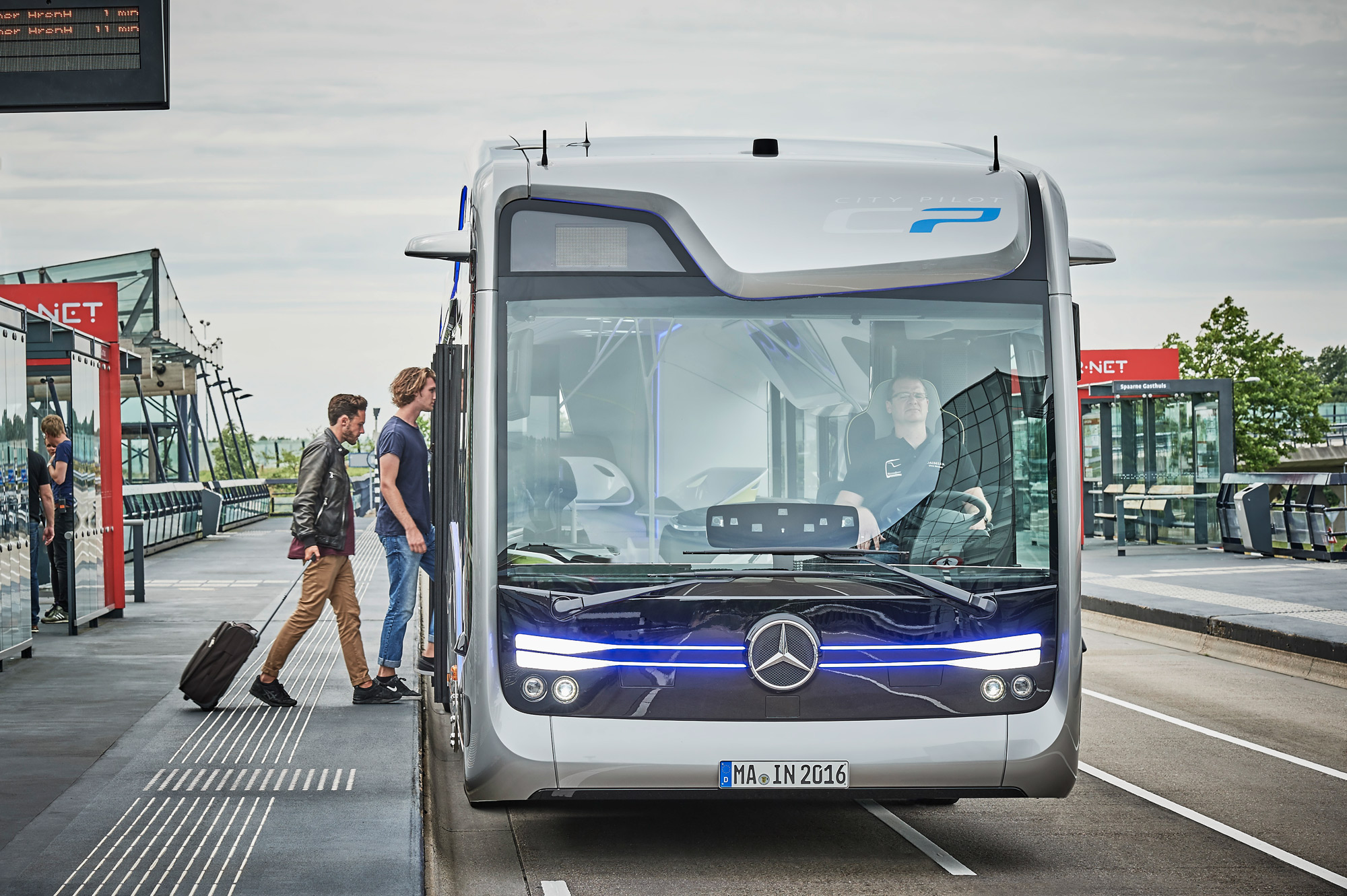 Mercedes-Benz-Future-Bus with CityPilot