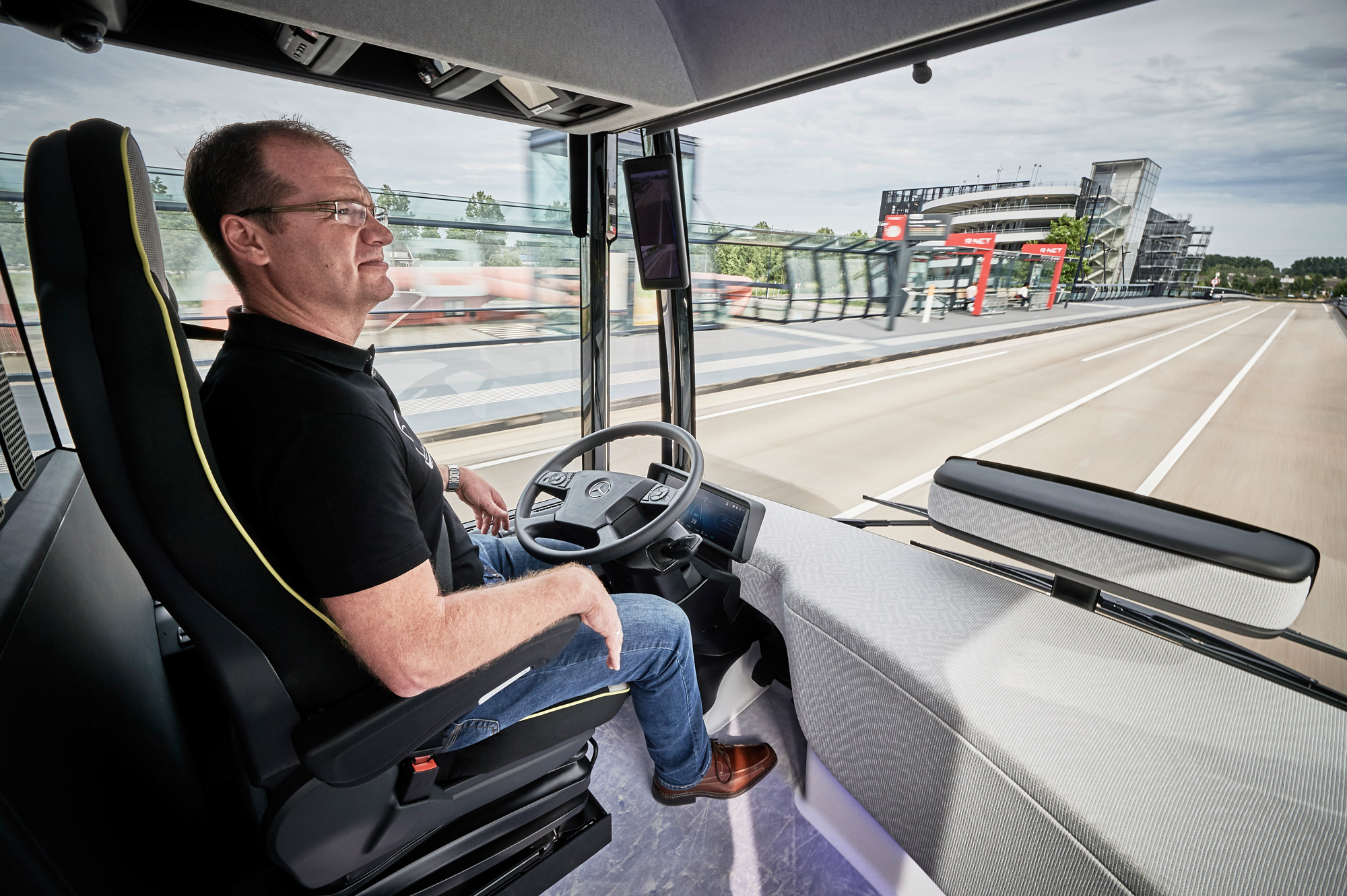 Mercedes-Benz Future Bus with CityPilot driver