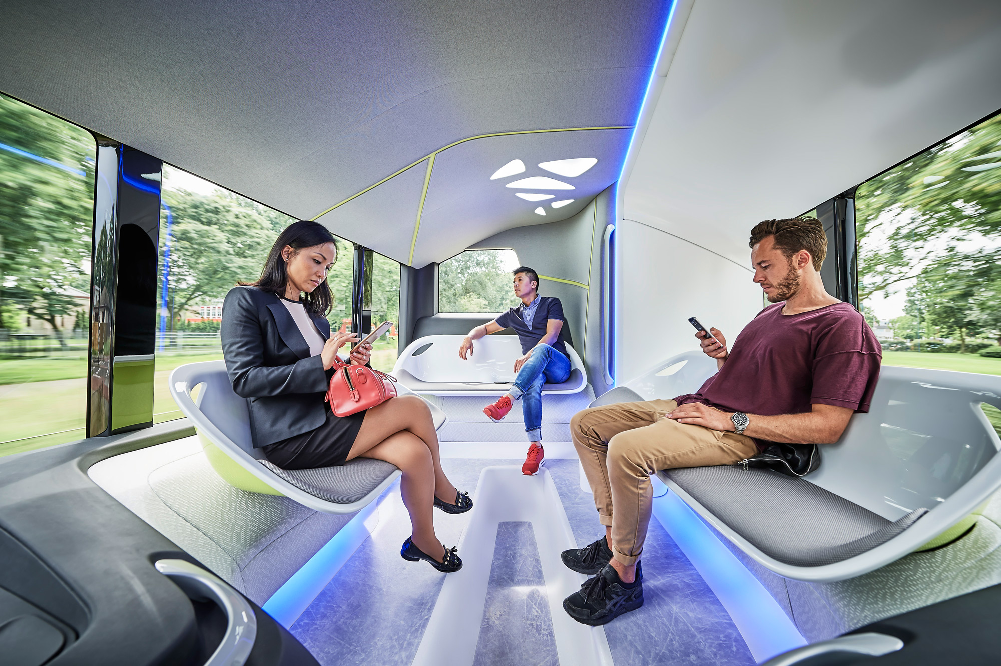Mercedes-Benz Future Bus with CityPilot people