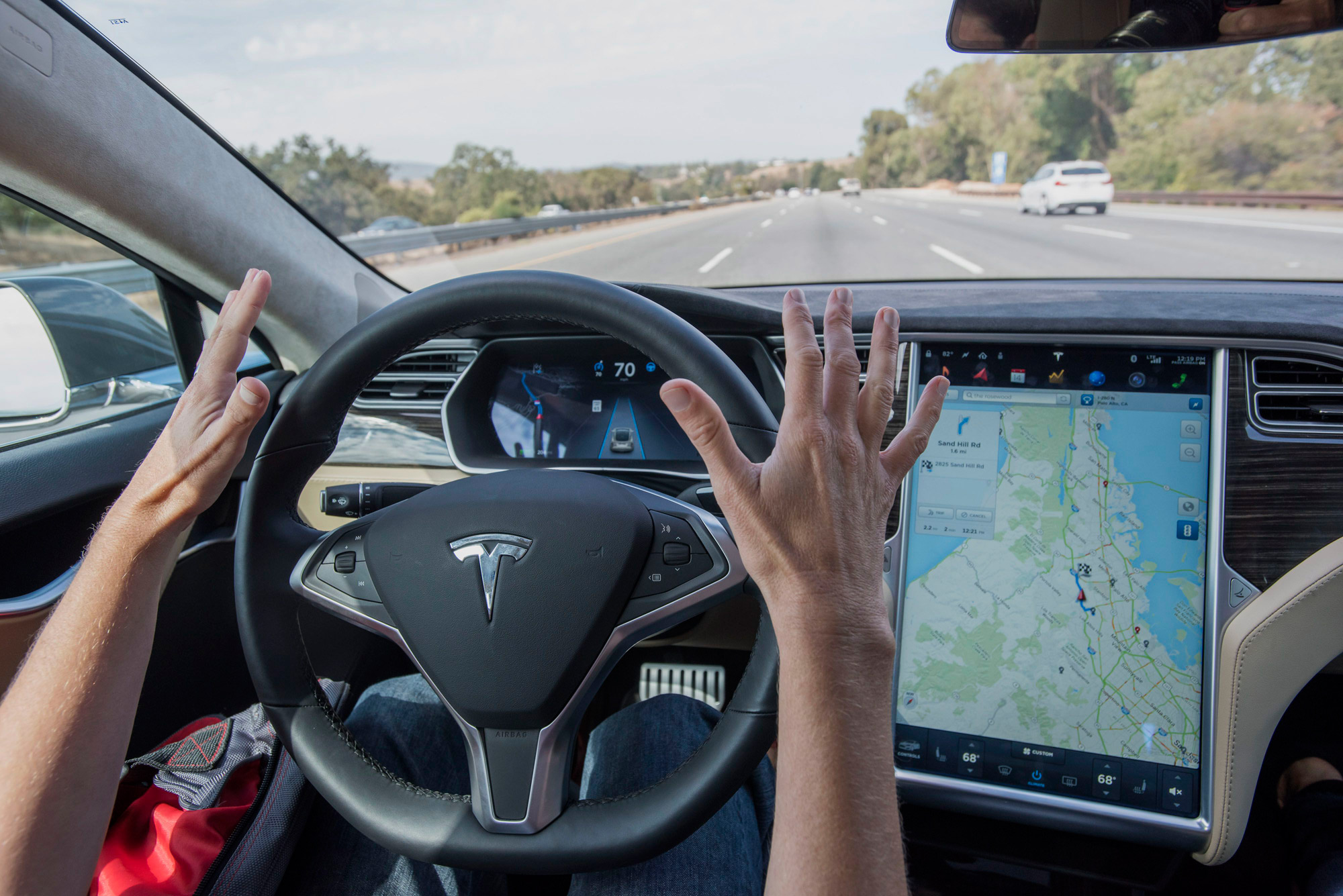 Tesla Model S autopilot hands-free