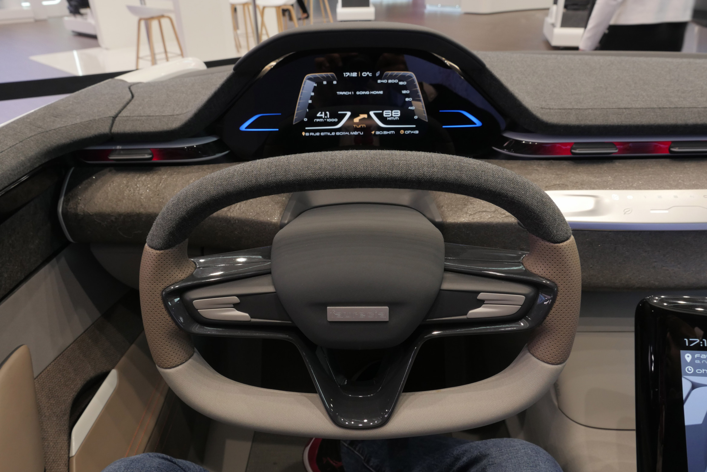 Faurecia concept cockpit Paris Motor Show 2016