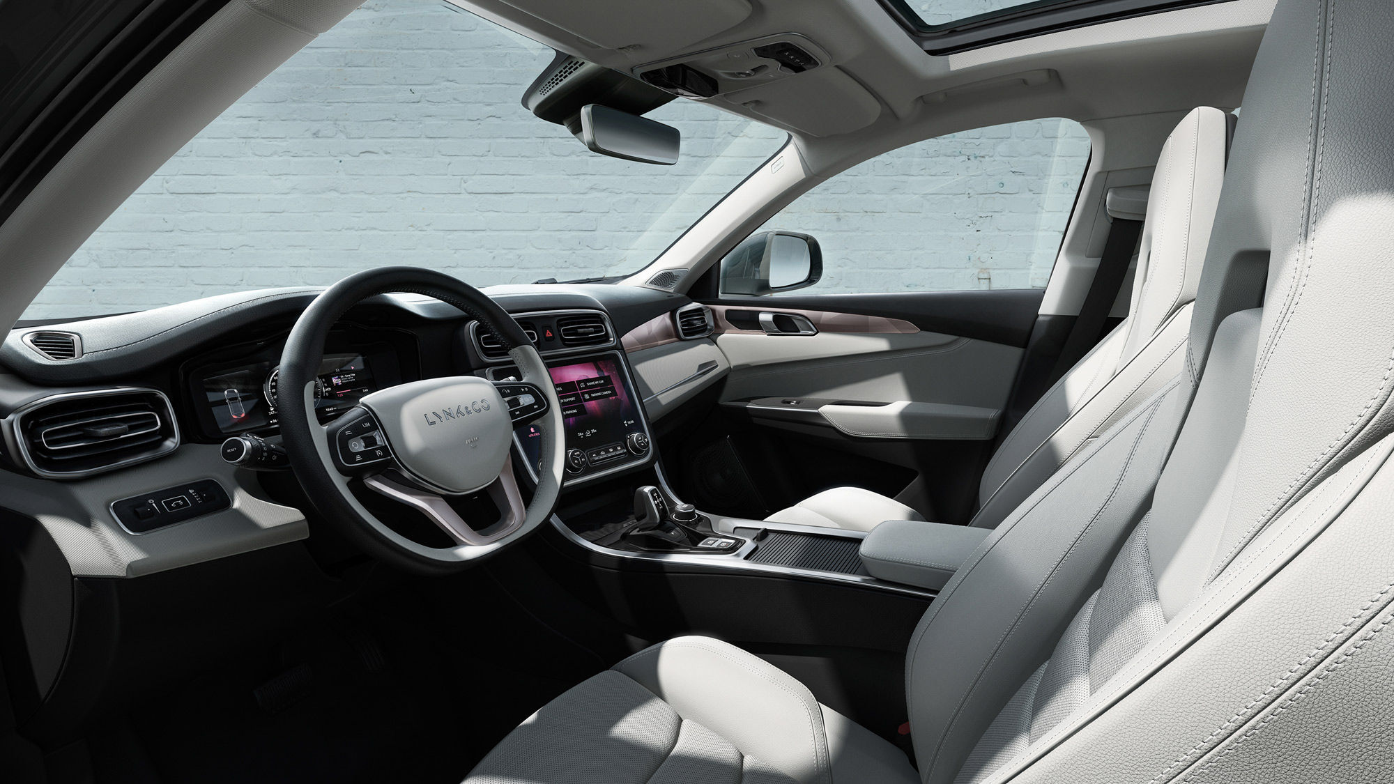 Lynk & Co 01 connected SUV interior