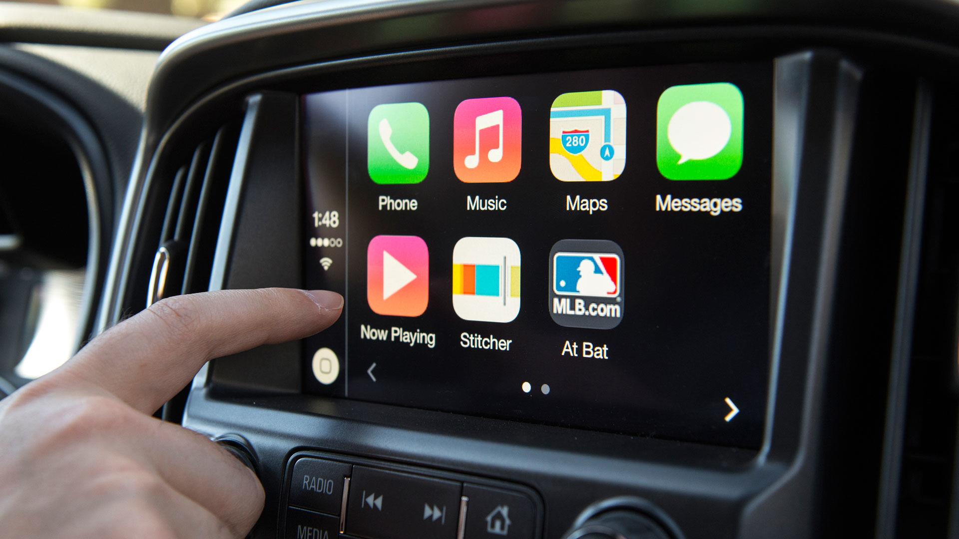 Apple CarPlay & Android Auto αποσπούν λιγότερο την προσοχή