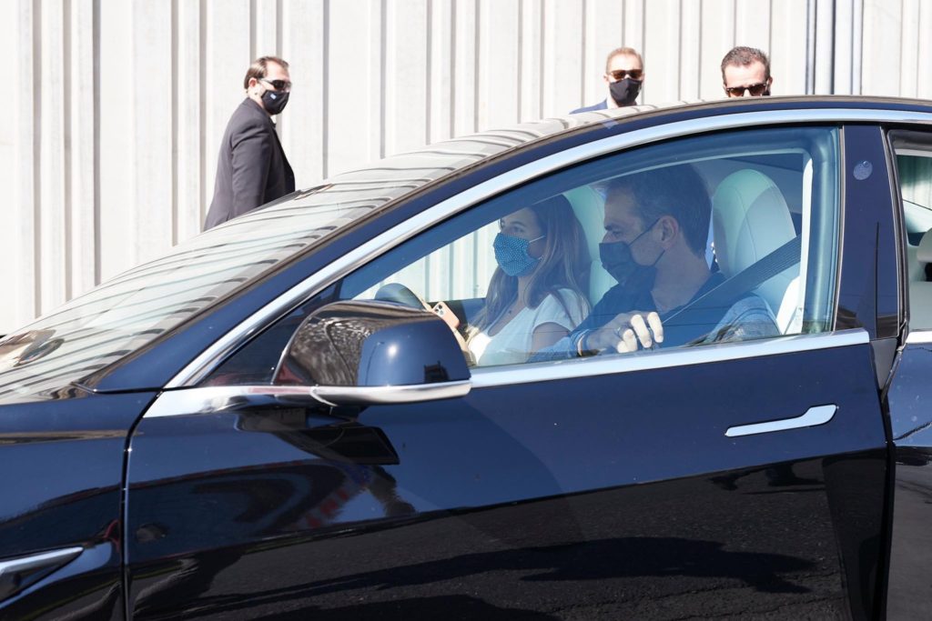 Κυριάκος Μητσοτάκης / Tesla Model 3 - Φωτογραφία: EUROKINISSI/ΓΙΩΡΓΟΣ ΚΟΝΤΑΡΙΝΗΣ