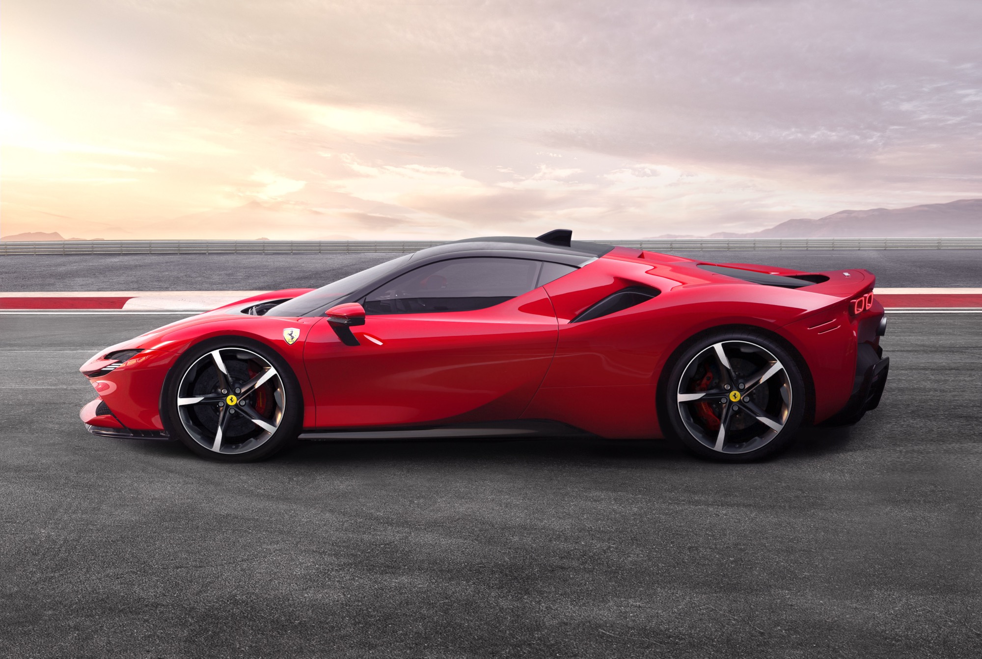 Μην περιμένετε μια καθαρά ηλεκτρική Ferrari πριν από το 2025