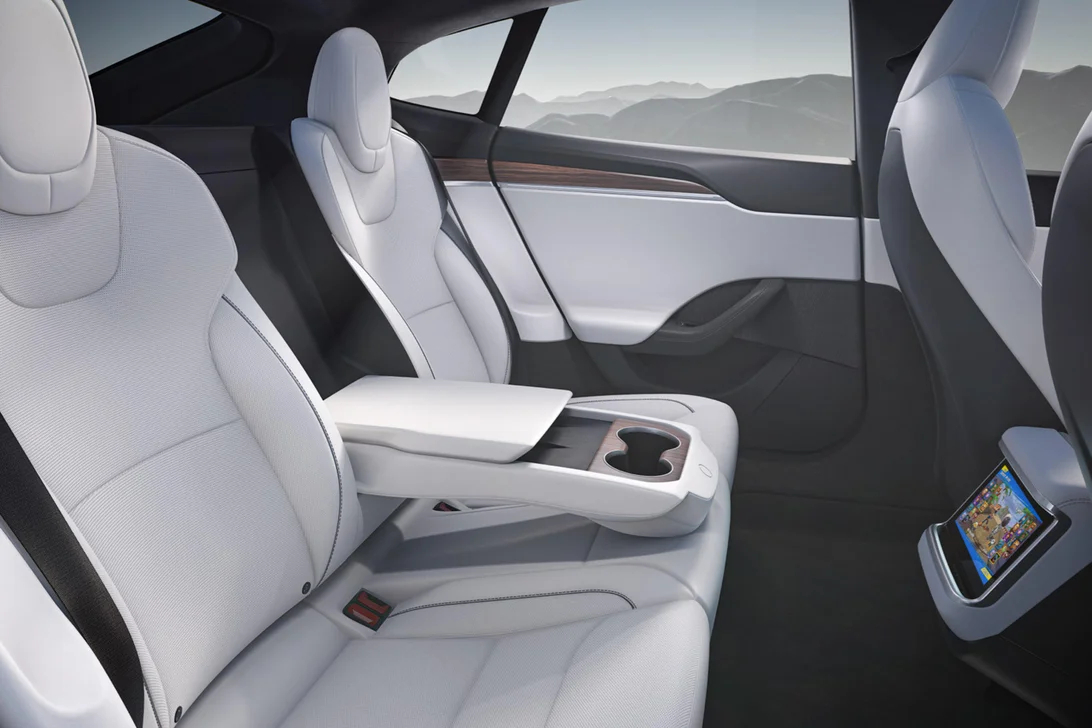 Επίσημη παρουσίαση του νέου Tesla Model S Plaid