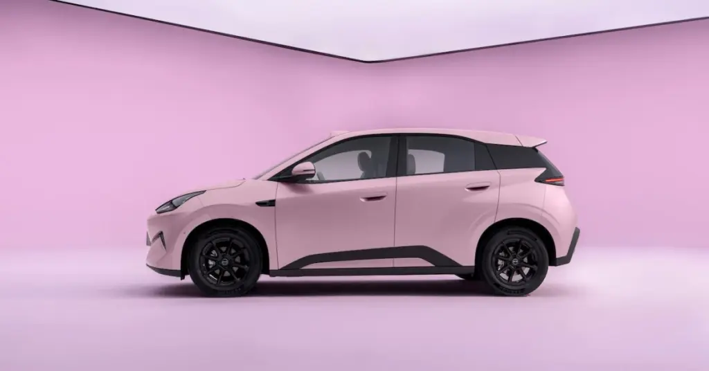 Οχήματα της BYD έτοιμα για φόρτωση σε λιμάνι εξαγωγών