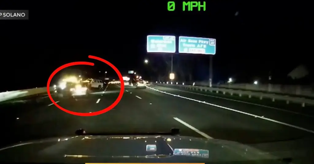 Περιπολικό της California Highway Patrol μετά από σύγκρουση με Tesla στον αυτοκινητόδρομο I-80