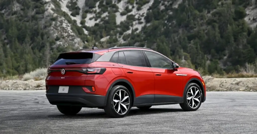 Το ηλεκτρικό SUV Volkswagen ID.4 σε φόρτιση