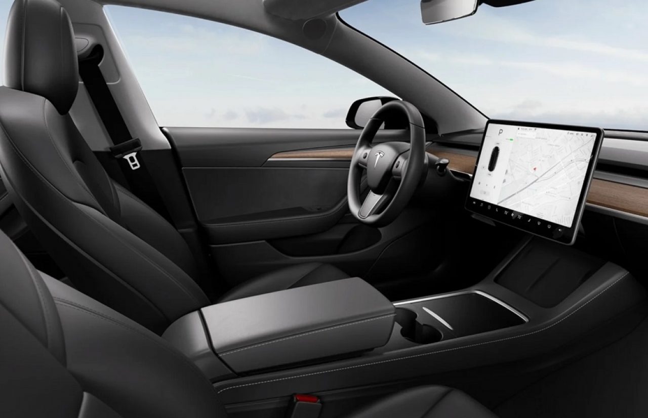 Tesla Model 3 2021: Με ανανεωμένο εσωτερικό και θερμαινόμενο τιμόνι